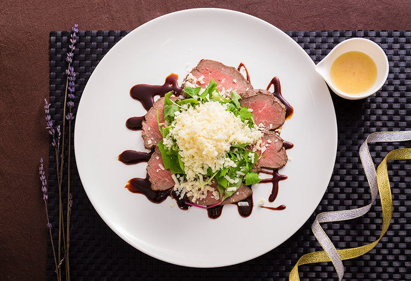 松阪牛のカルパッチョ仕立て特製のレモンジンジャーソース付き